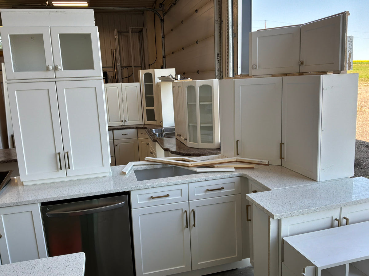 Shaker Style Kitchen with Eat-In Island