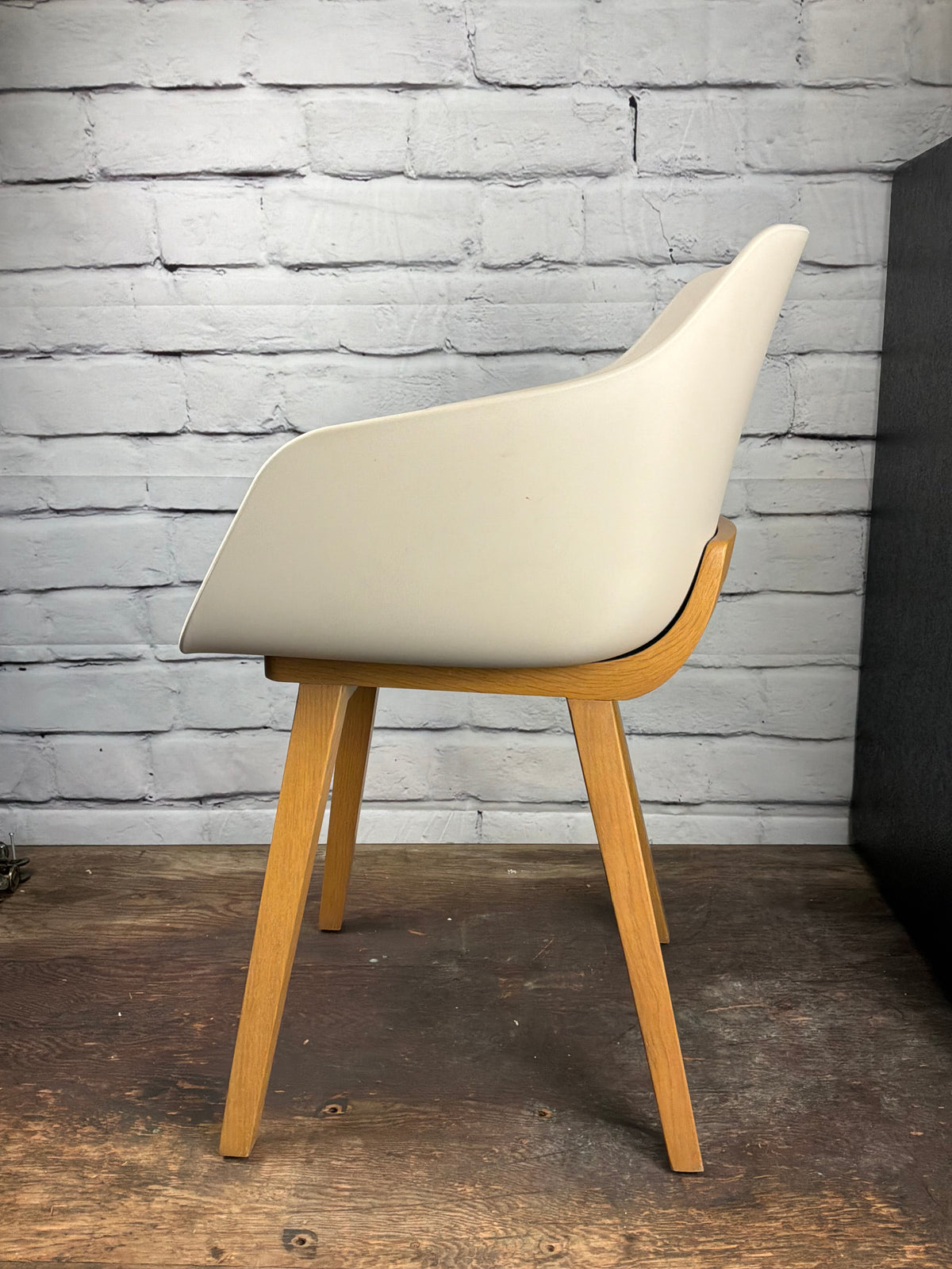 Scandinavian Style Kuskoa Bi Chairs