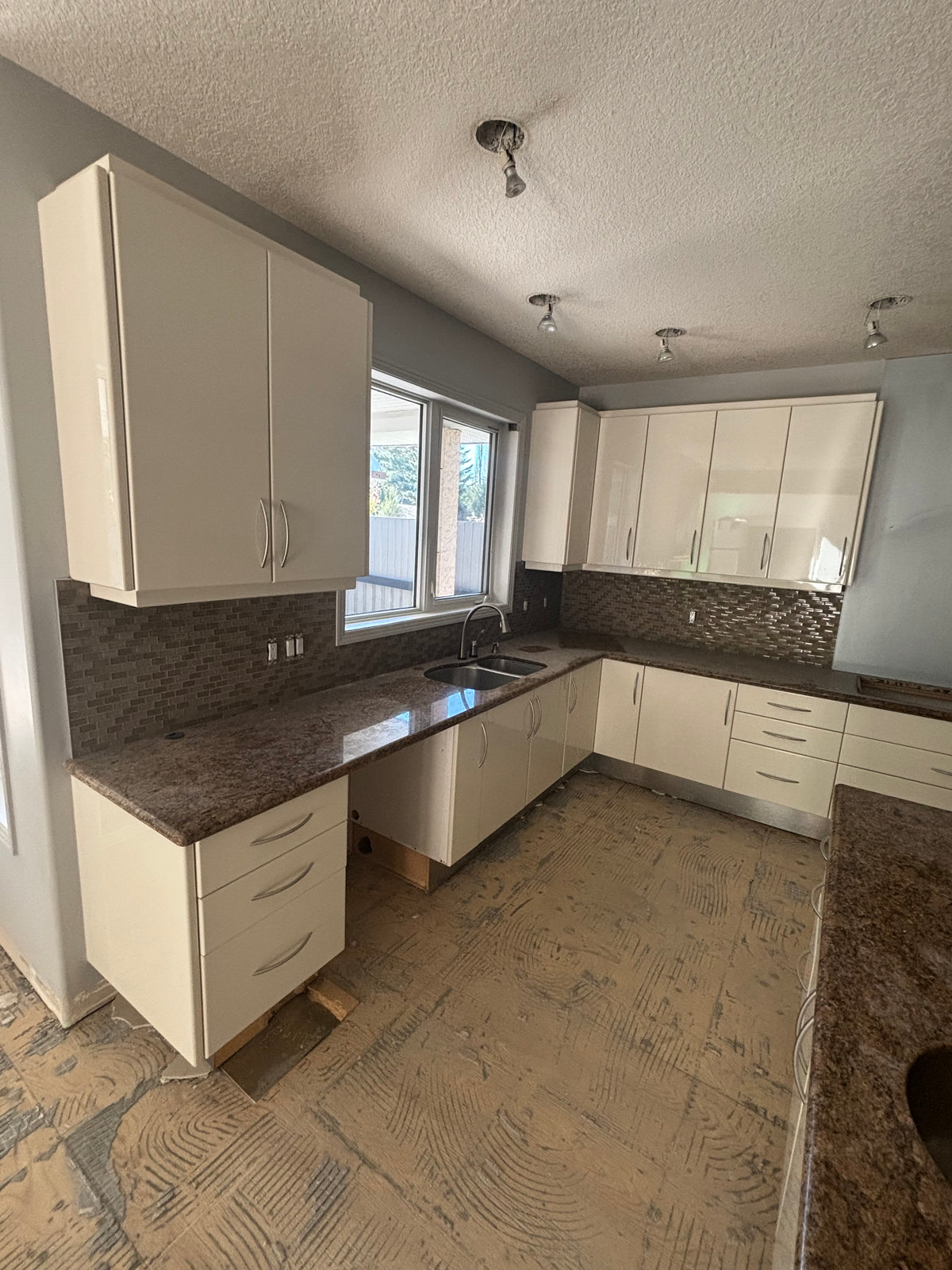 Large Modern Kitchen